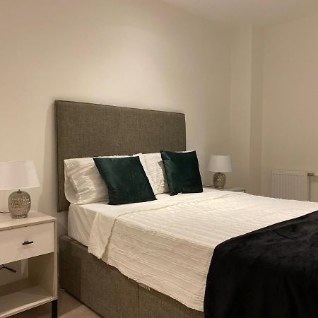 Triple T Homes Cosy 2 Bedroom Apartment With Balcony Ilford Exterior foto
